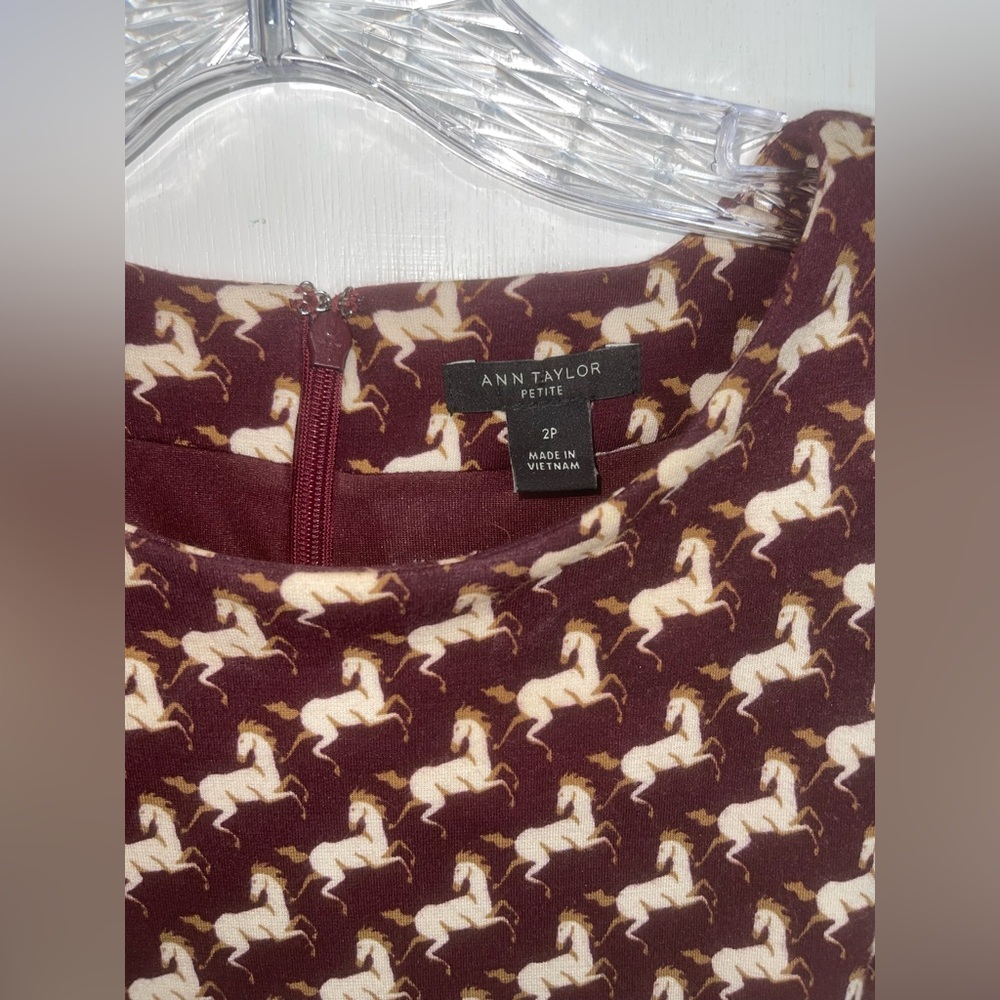 Ann Taylor Burgundy Horse Print Blouson Midi Dress - Size 2P - Picture 5 of 7